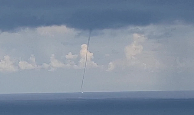 Zonguldak açıklarında amatör kamera tarafından kaydedilen görüntülerde deniz üzerinde oluşan