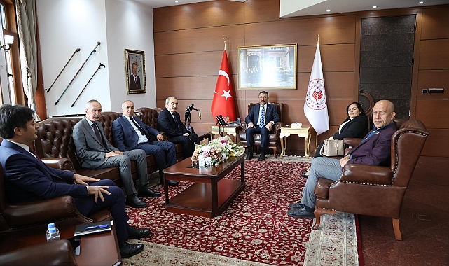 Vali Osman Hacıbektaşoğlu, 19 Ekim Muhtarlar Günü dolayısıyla muhtarları makamında