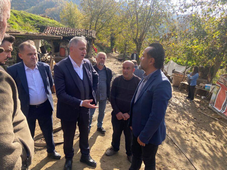 AK Parti Zonguldak Milletvekili Saffet Bozkurt beraberinde AK Parti Kdz.Ereğli