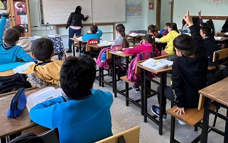 Milli Eğitim Bakanlığına Bağlı Öğrencilerin Kılık Kıyafetlerine Dair Yönetmelikte Değişiklik