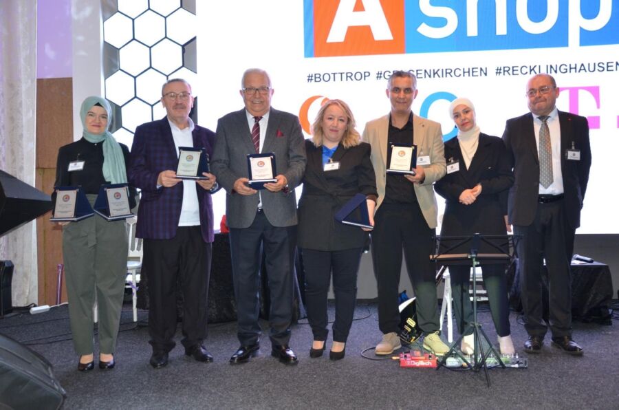   Kdz. Ereğli Belediye Başkanı Halil Posbıyık ve eşi Kadın