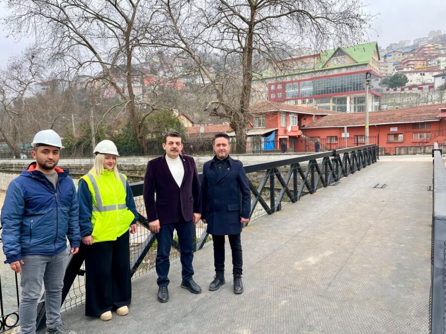 Zonguldak’ın  Birlik mahallesi Değirmen sokak’taki AFAD yaya köprüsü tamamlanarak hizmete
