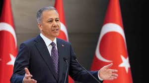 İçişleri Bakanı Ali Yerlikaya, başıboş köpeklerin yarattığı tehlikeleri engellemek amacıyla