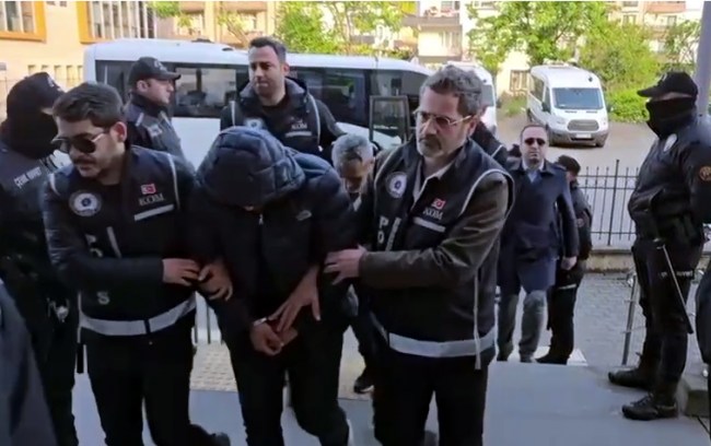 Karadeniz Ereğli ve Kandilli‘de, silah kaçakçılığına yönelik düzenlenen operasyonda gözaltına alınan 11 şüpheliden 7’si adliyeye