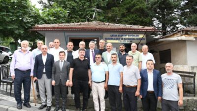 Başkan Genç, Çatak Dolmuş Durağı’nda talepleri dinledi Çatak Dolmuş Durağı’nı