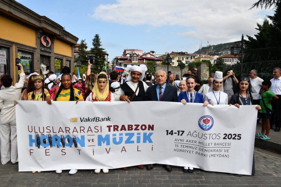 Trabzon Büyükşehir Belediyesi paydaşlığında düzenlenen 3. Uluslararası Trabzon Horon ve