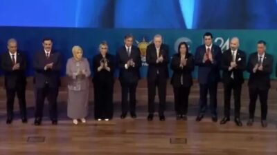 AK Parti, 24’üncü kuruluş yıl dönümü töreninde 9 belediye başkanını