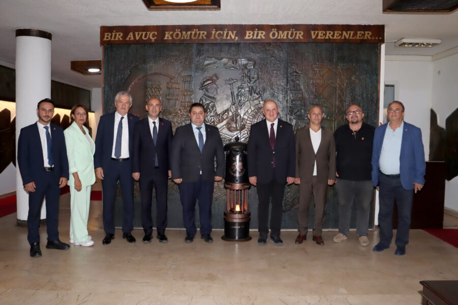 Zonguldak’ta bir dizi ziyarette bulunan CHP Artvin Milletvekili Uğur Bayraktutan