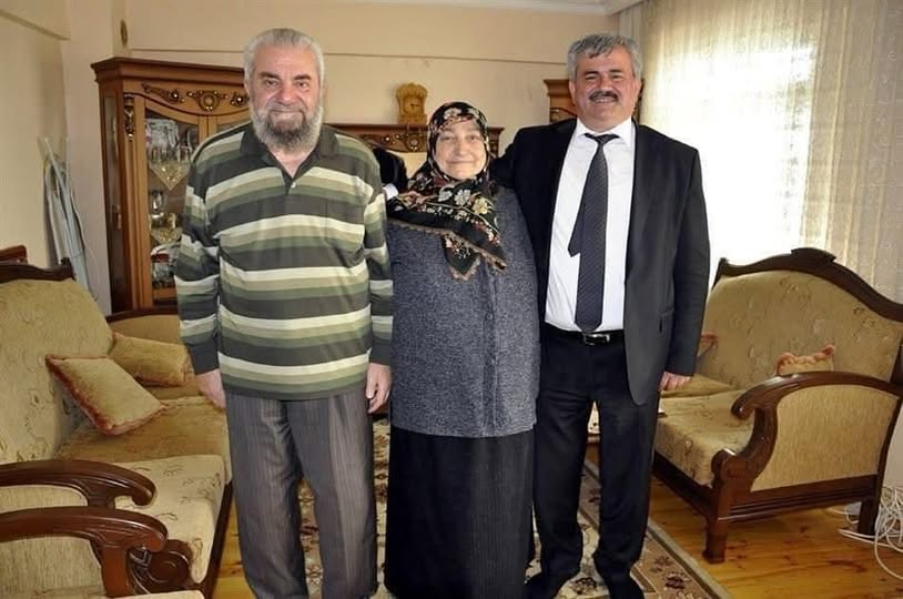 Anne Çaturoğlu Hak’ka yürüdü… AK Parti 25. ve 26. Dönem Zonguldak Milletvekili Faruk Çaturoğlu