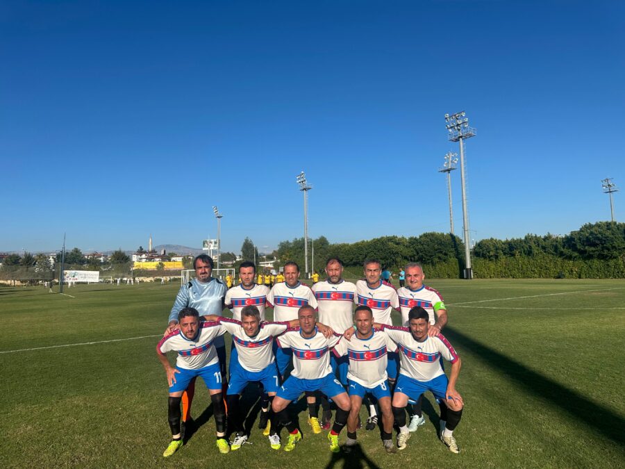 Turgut Tanyıldız Masterler takımı Uluslararası En İyi Masterler Şampiyonluk Kupası