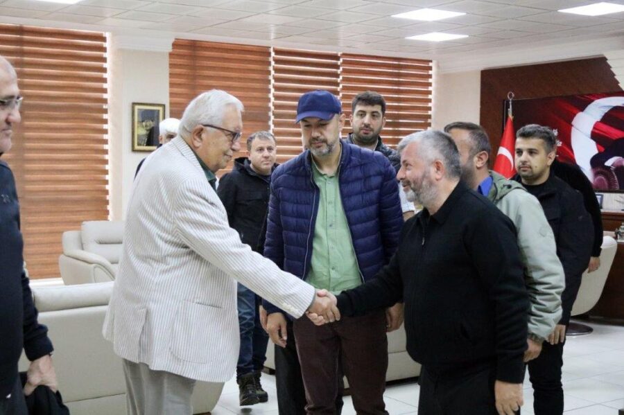 BAŞKAN POSBIYIK, UN PAZARI ESNAFIYLA BULUŞTU Belediye Başkanı Halil Posbıyık,