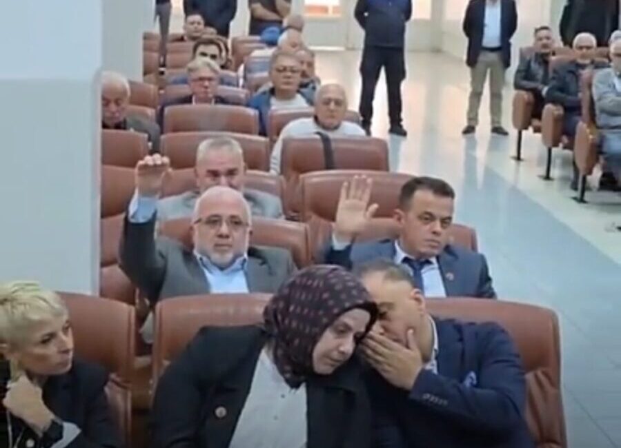 Meclis toplantısında konuşan Başkan Halil Posbıyık, “Balı Mahallesi’nin mensubu Yıldıray