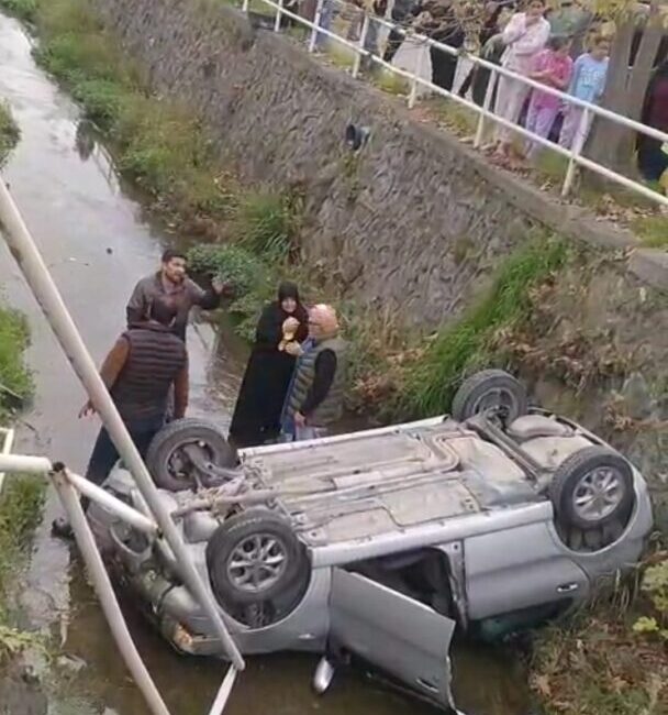 Kdz. Ereğli’de Otomobil Dere Yatağına Devrildi: 3 Yaralı Zonguldak’ın Ereğli ilçesinde meydana gelen trafik kazasında, dere yatağına yuvarlanan