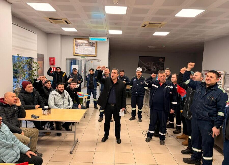 METAL İŞÇİSİNE YÜZDE 28 ZAM: ANLAŞMA SAĞLANDI, GREV İPTAL OLDU ZONGULDAK – Türk Metal Sendikası, Birleşik Metal-İş Sendikası ve Özçelik-İş