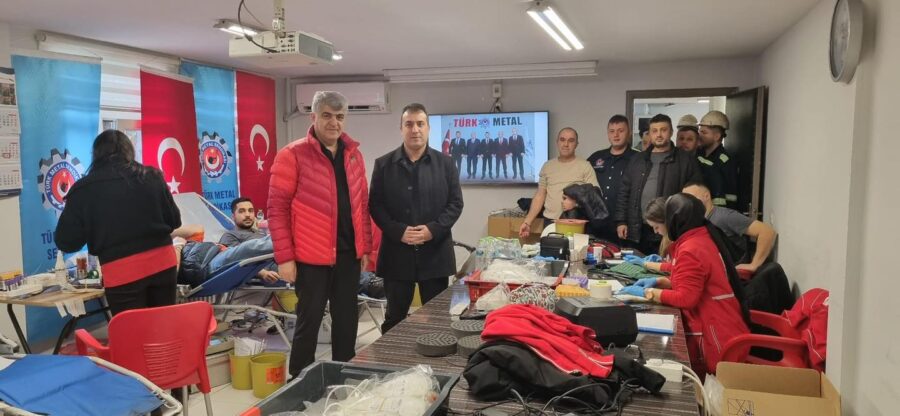 ZONGULDAK’ın Ereğli ilçesinde, Türk Metal Sendikası üyesi yüzlerce işçi, Türk