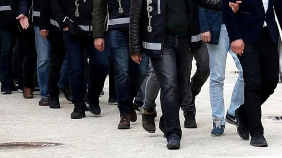 FETÖ’ye yönelik 34 ilde operasyon: 77 şüpheli yakalandı ANKARA-BHA İçişleri Bakanı Ali Yerlikaya, Fetullahçı Terör Örgütü’ne (FETÖ) yönelik