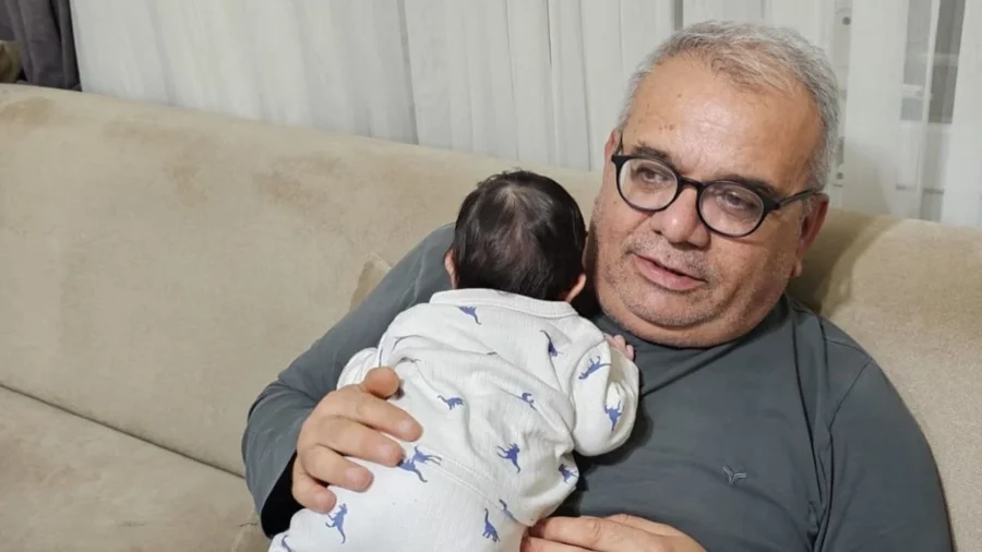 Karadeniz Ereğli’de gazeteci Hüseyin Orhan, torunu Bumin Kağan’ın dünyaya gelişi