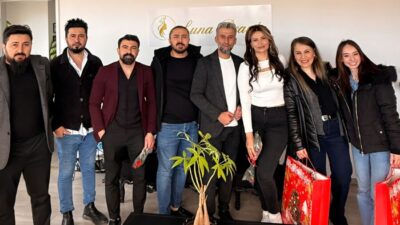 Kdz. Ereğli’de Başkan Adayı Malçok’tan Kadınlara Karanfilli Kutlama Karadeniz Ereğli Berberler, Kuaförler ve Güzellik Salonları Esnaf Odası Başkan