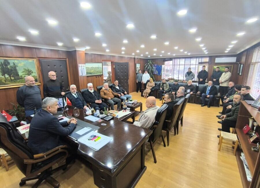 Gülüç’te Bayram Coşkusu: Geleneksel Bayramlaşma Töreni Yapıldı Kdz.Ereğli Gülüç Belediyesi, her yıl olduğu gibi bu Ramazan Bayramı’nda