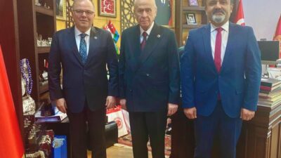 MHP Genel Başkanı Dr. Devlet Bahçeli makamında partisinin MYK Üyesi