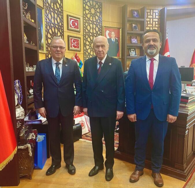 MHP Genel Başkanı Dr. Devlet Bahçeli makamında partisinin MYK Üyesi