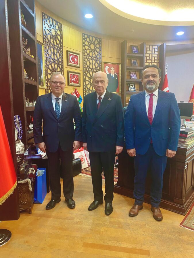 MHP Genel Başkanı Dr. Devlet Bahçeli makamında partisinin MYK Üyesi