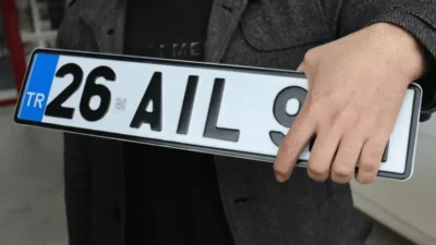 Standart dışı plakalara 1 Nisan’a kadar ceza kesilmeyecek İçişleri Bakanı Mustafa Çiftçi’nin talimatıyla, standart dışı plakalara yönelik denetimlerde