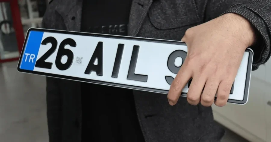 Standart dışı plakalara 1 Nisan’a kadar ceza kesilmeyecek İçişleri Bakanı Mustafa Çiftçi’nin talimatıyla, standart dışı plakalara yönelik denetimlerde