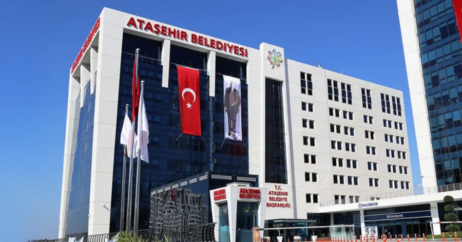 Ataşehir Belediyesine yönelik rüşvet soruşturmasında aralarında Belediye Başkanı Onursal Adıgüzel'in
