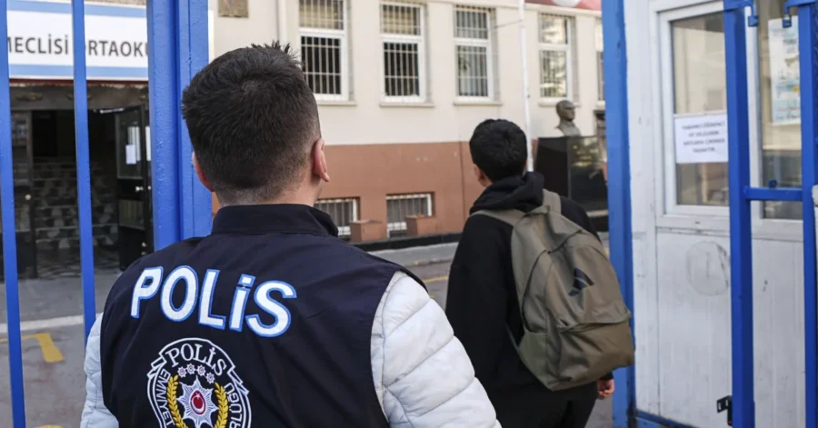 Türkiye’yi yasa boğan okul saldırılarının ardından eğitim kurumlarında güvenlik tedbirleri