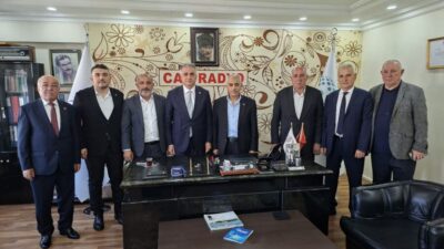 AK PARTİ HEYETİNDEN CAN RADYO’YA 33. YIL ZİYARETİ ZONGULDAK – AK Parti Zonguldak Milletvekili Saffet Bozkurt ve beraberindeki
