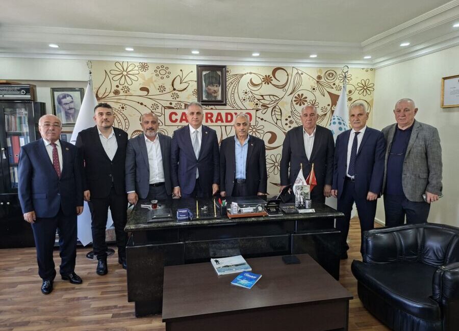 AK PARTİ HEYETİNDEN CAN RADYO’YA 33. YIL ZİYARETİ ZONGULDAK – AK Parti Zonguldak Milletvekili Saffet Bozkurt ve beraberindeki