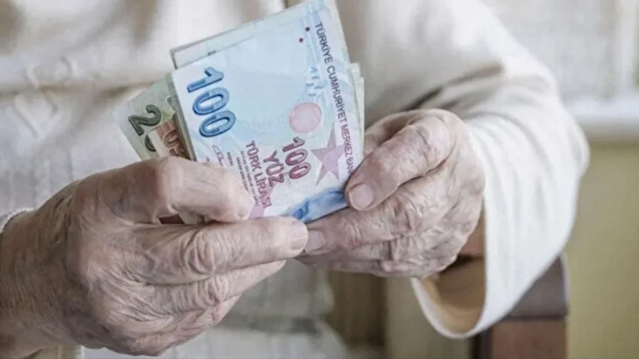 Emeklilerin Bayram ikramiyesi ödemeleri bugün başladı Kurban Bayramı öncesi milyonlarca emeklinin beklediği bayram ikramiyesi ve maaş