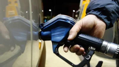 ANKARA-BHA Akaryakıt fiyatlarında gece yarısından itibaren uygulanan indirimin ardından benzin