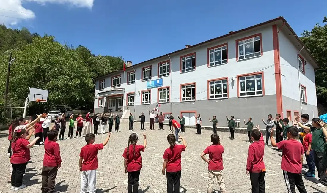 Kdz.Ereğli Belediyesi Oyuncak Müzesi Aydın Köyünde çocuklarla buluştu Kdz. Ereğli Belediyesi Oyuncak Müzesi’nin yürüttüğü Köy Okulları Sosyal Sorumluluk