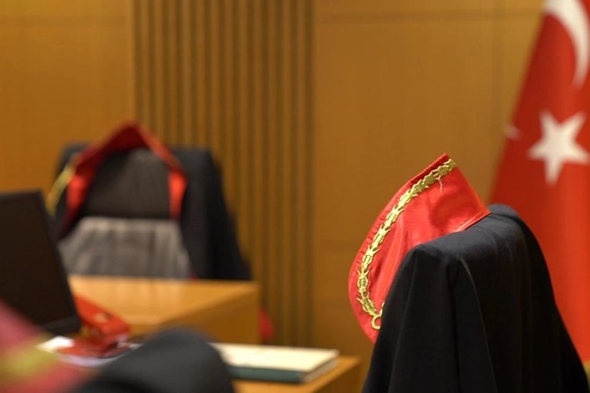 HSK’DAN ZONGULDAK’A BÜYÜK YARGI NEŞTERİ: 49 HÂKİM VE SAVCININ YERİ DEĞİŞTİ! Hakimler ve Savcılar Kurulu (HSK) Birinci Dairesi, yargı dünyasında merakla