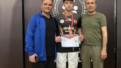 TAŞBACA TAEKWONDO KULÜBÜ’NDEN MİLLİ GURUR: ÖMER YAĞIZ TÜRKIYE’Yİ TEMSİL EDECEK Kdz. Ereğli Taşbaca Taekwondo Kulübü’nün başarılı sporcusu Ömer Yağız Karakütük,