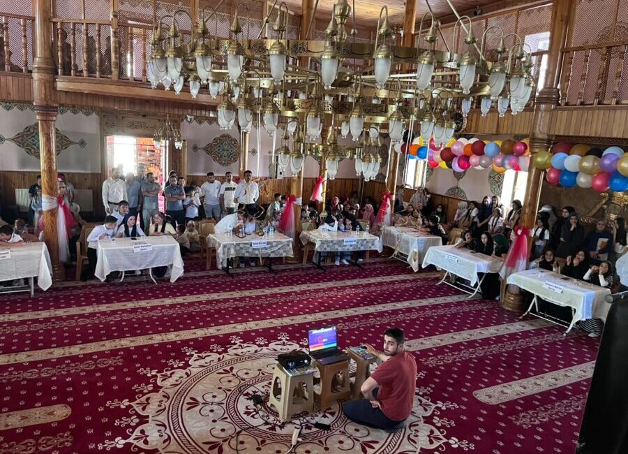 KDZ. EREĞLİ’DE YAZ KUR’AN KURSU ÖĞRENCİLERİ BİLGİ YARIŞMASI VE ÇOCUK ŞENLİĞİ’NDE BULUŞTU Zonguldak’ın Kdz. Ereğli ilçesinde, İlçe Müftülüğü tarafından Ormanlı Bölgesi camilerinde