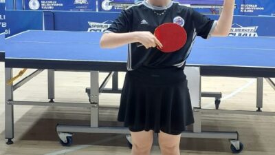 Ereğli’li Milli Raket Zeynep Tuncay, Üst Üste 3. Kez Altın Madalyayı Boynuna Taktı! Kdz. Ereğli’li milli sporcu Zeynep Tuncay, Konya’da düzenlenen Türkiye özel