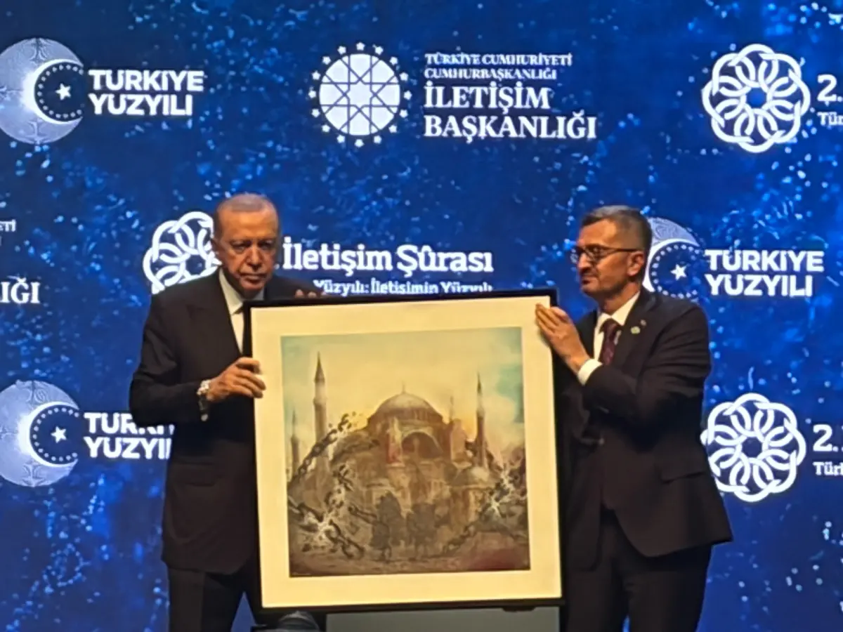 İletişim Başkanı Burhanettin Duran, 2. İletişim Şurası’nın açılışında yaptığı konuşmada,