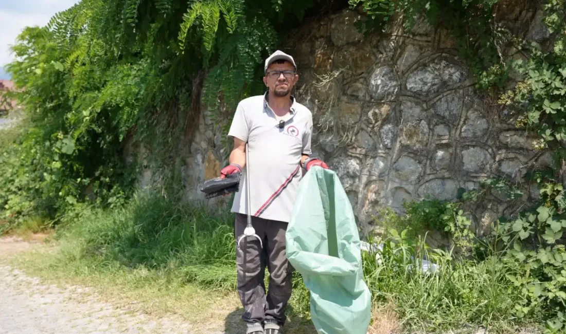 3,5 milyon liralık altını buldu, tek kuruşuna dokunmadan teslim etti Düzce Belediyesi Temizlik İşleri Müdürlüğü personeli Fatih Cesur, görev yaptığı