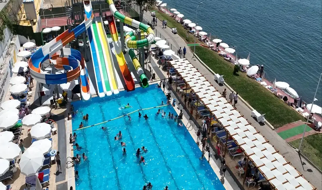 Kdz. Ereğli Belediyesi’nin mavi bayraklı plajları çekim merkezi oldu Yaz mevsiminin etkisini artırmasıyla birlikte Kdz. Ereğli Belediyesi'nin Mavi Bayraklı
