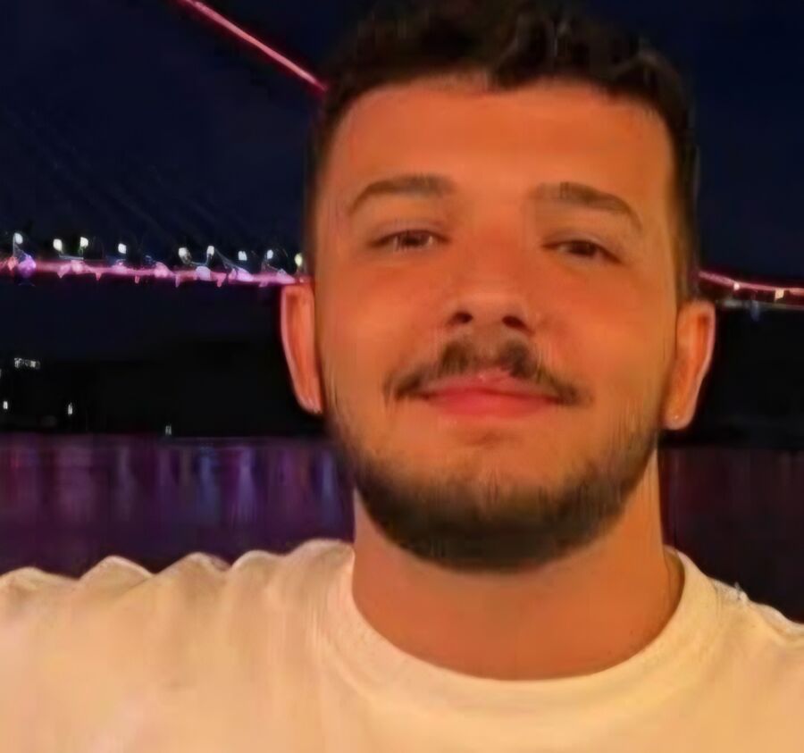 Zonguldak’ın Alaplı ilçesinde 20’li yaşlardaki Barış Alper, evinde ailesi tarafından