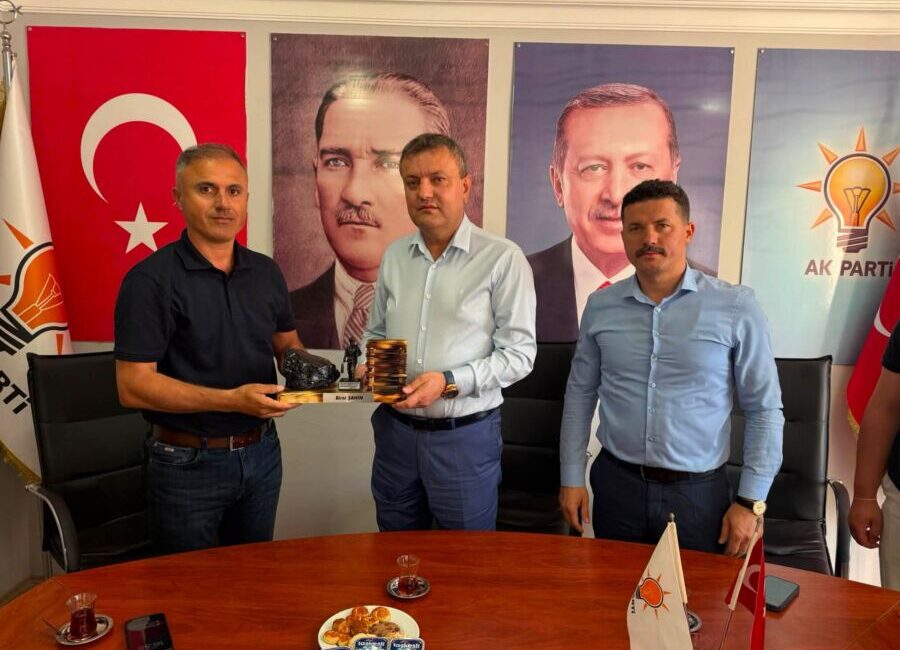 GMİS HEYETİNDEN BİROL ŞAHİN’E ‘HAYIRLI OLSUN’ ZİYARETİ GENEL Maden İşçileri Sendikası (GMİS) yöneticileri ve maden işçileri, göreve