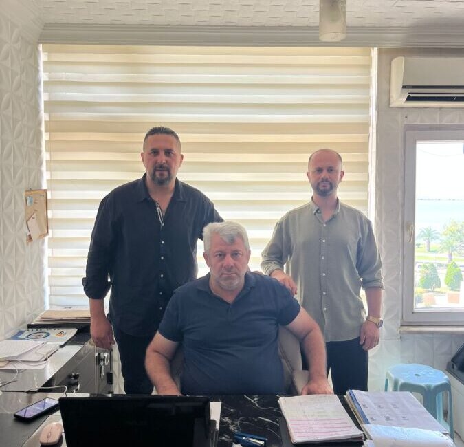 Topaloğlu Ailesinden Bağımsız Aday Kürşat Yağız’a Güçlü Destek Karadeniz Ereğli Ticaret ve Sanayi Odası seçimleri öncesinde, ilçemizin köklü