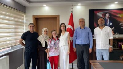 DÜNYA ÜÇÜNCÜSÜ ZEYNEP TUNCAY’A ANLAMLI ZİYARET Down Sendromlular Masa Tenisi Şampiyonası’nda Dünya Üçüncülüğü ve Türkiye Şampiyonlukları