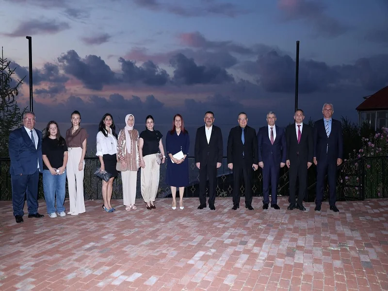 Zonguldak Valisi Hacıbektaşoğlu,1. sınıf emniyet müdürlüğüne terfi eden müdürlerle bir araya geldi Zonguldak Valisi Osman Hacıbektaşoğlu, 2. sınıf emniyet müdürlüğü rütbesinden 1.