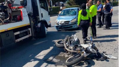 Zonguldak’ın Ereğli ilçesinde otomobil ile motosikletin kavşakta çarpışması sonucu meydana