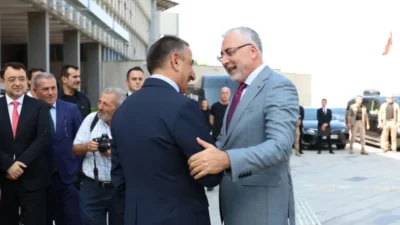 Çalışma ve Sosyal Güvenlik Bakanı Vedat Işıkhan'dan Zonguldak Valiliği’ne ziyaret Çalışma ve Sosyal Güvenlik Bakanı Prof. Dr. Vedat Işıkhan, çeşitli