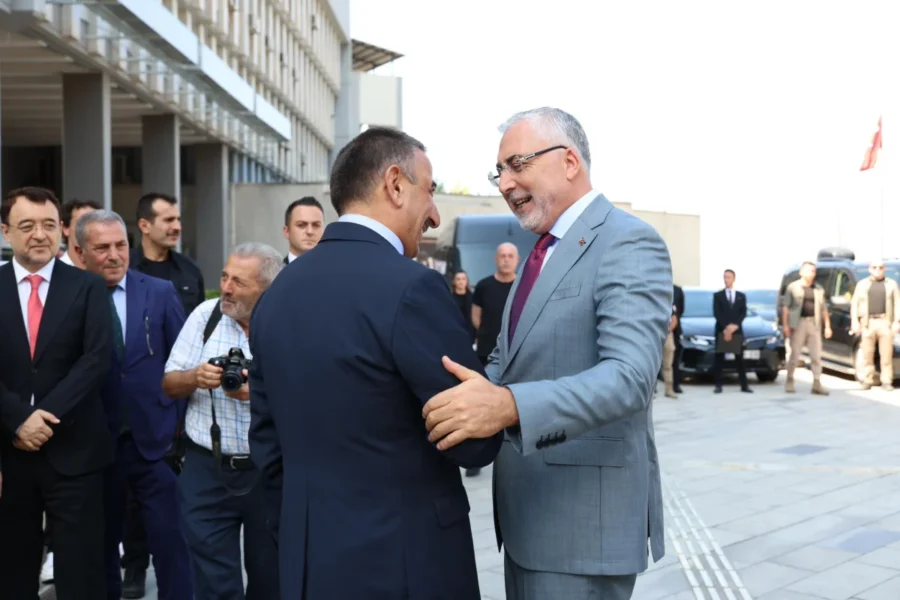 Çalışma ve Sosyal Güvenlik Bakanı Vedat Işıkhan'dan Zonguldak Valiliği’ne ziyaret Çalışma ve Sosyal Güvenlik Bakanı Prof. Dr. Vedat Işıkhan, çeşitli